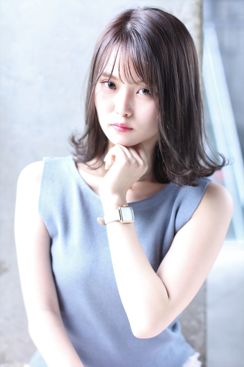 小顔前髪可愛いナチュラルハネヘアミディアムレイヤーボブ